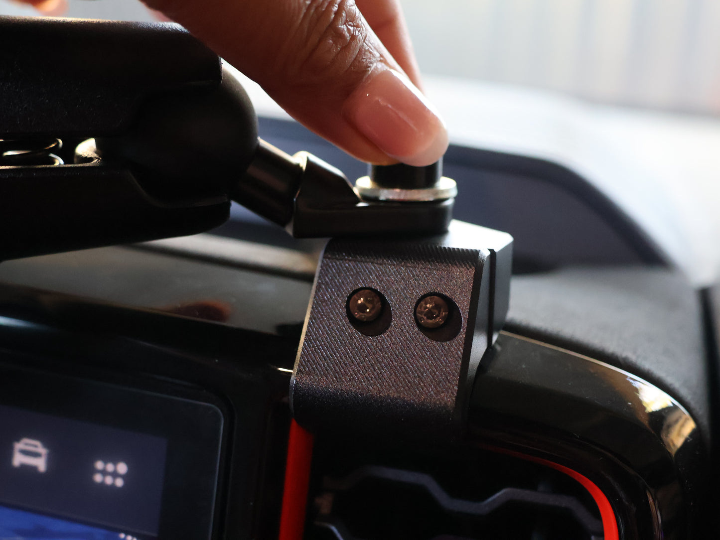 The Lux Hub – Heavy-Duty Central Control Mobile Phone Holder for Ford Next Generation 2022+