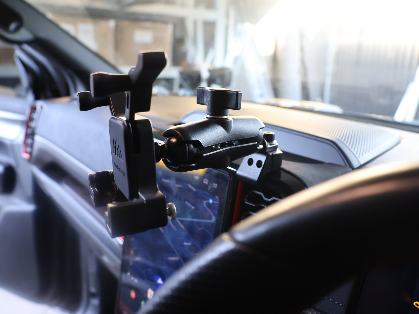 The Lux Hub – Heavy-Duty Central Control Mobile Phone Holder for Ford Next Generation 2022+