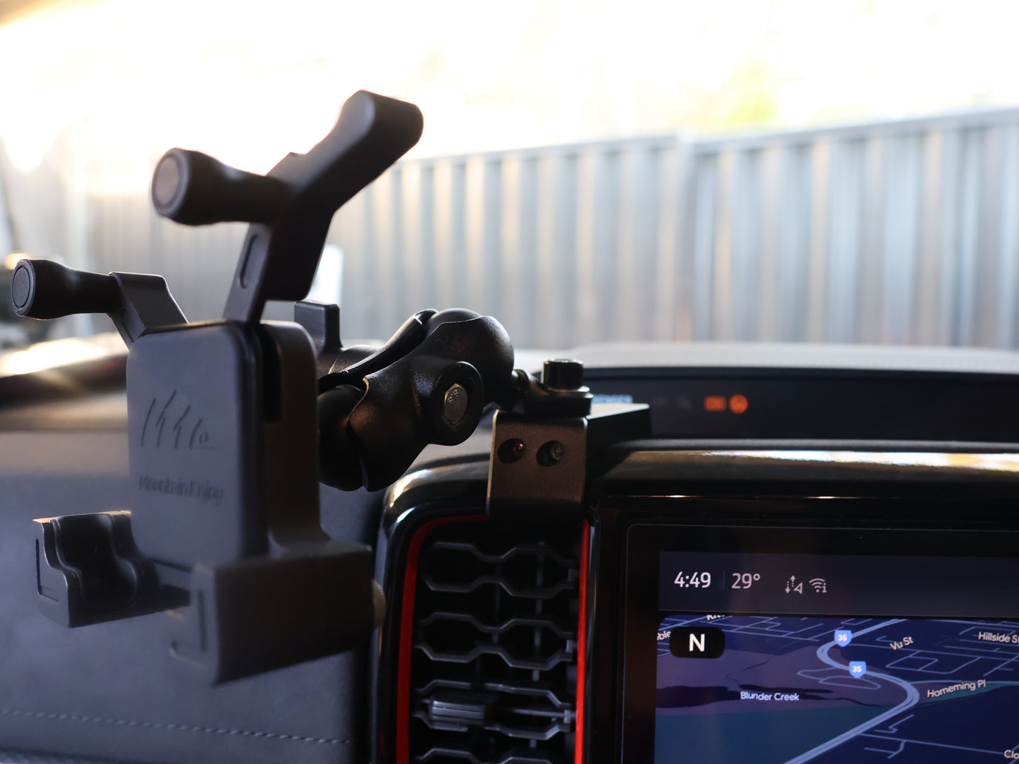 The Lux Hub – Heavy-Duty Central Control Mobile Phone Holder for Ford Next Generation 2022+