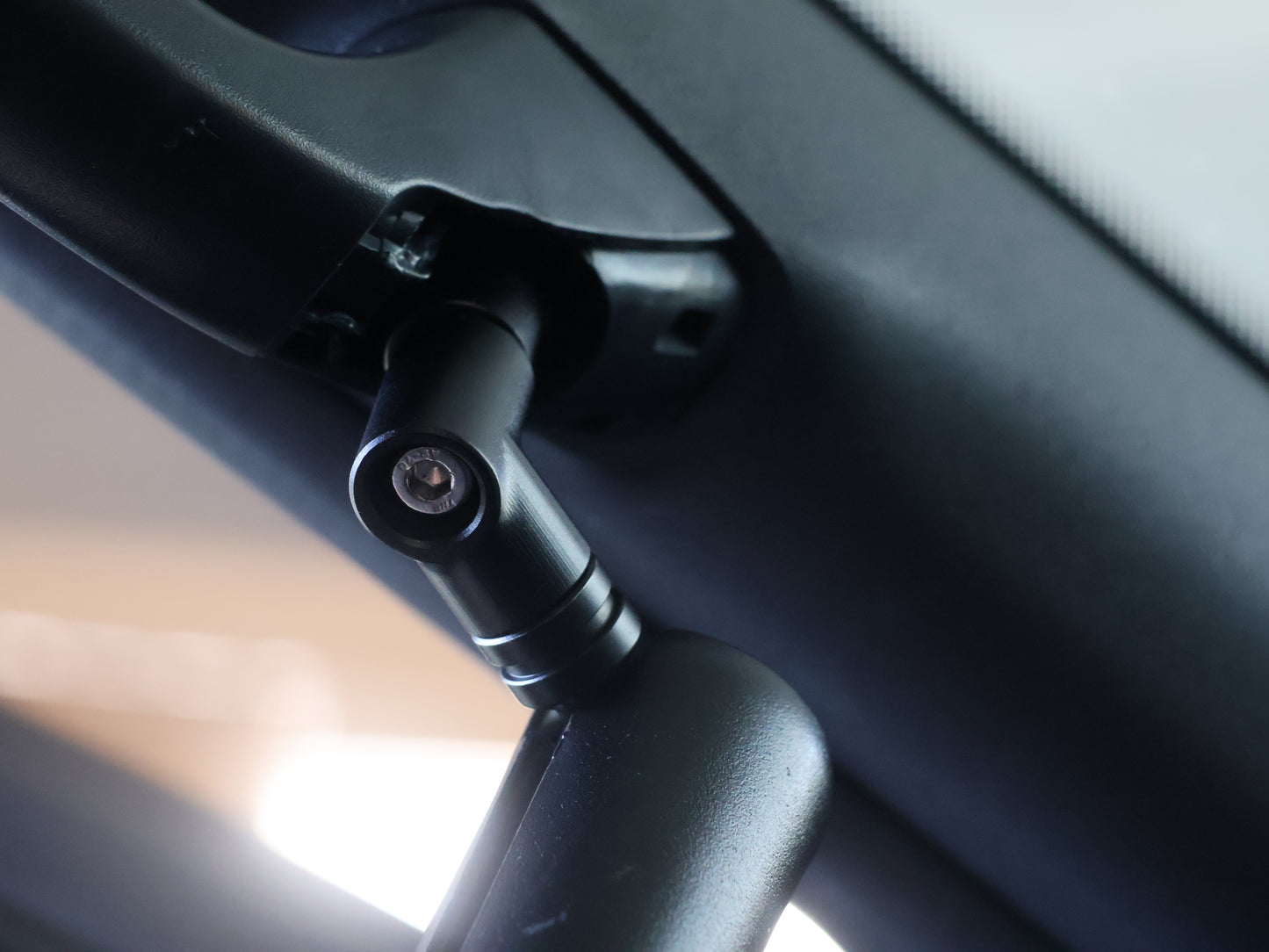 The Lux Hub – Heavy-Duty A-Pillar Mobile Phone Holder for Ford Next Generation 2022+