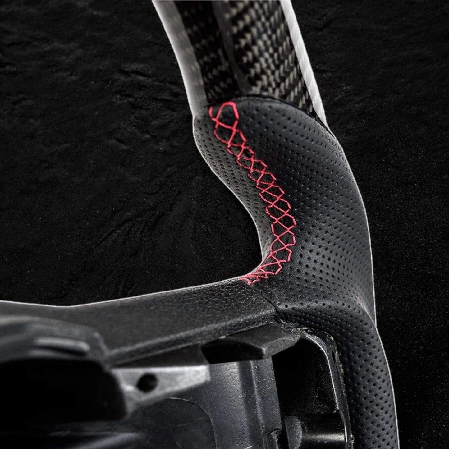 Volante de fibra de carbono y cuero perforado personalizado para Ford Raptor F150 (2015-2024)