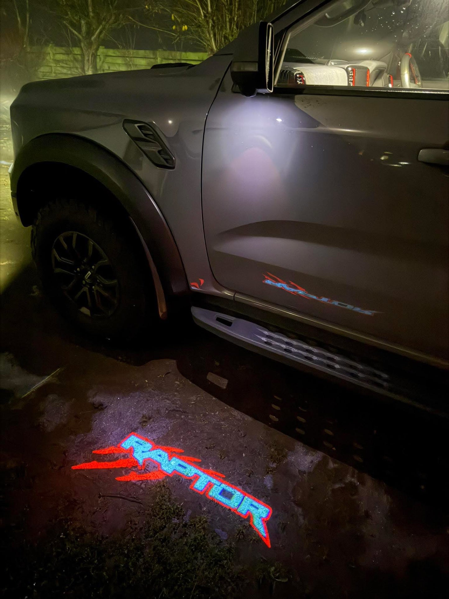 “Raptor”: luz de charco/luz de bienvenida (par)