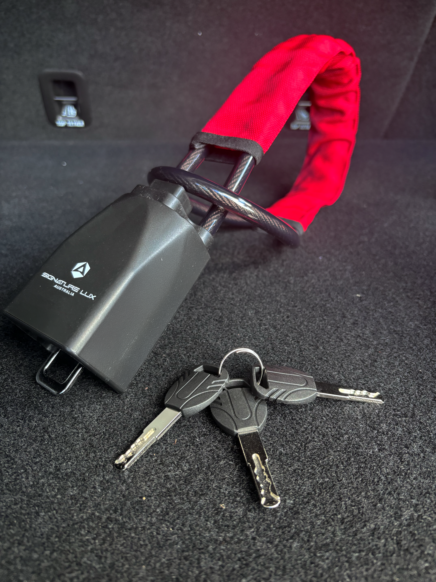 🛡️ SignatureLux Guardian-Lock™ Anti-Theft Steering Wheel & Seatbelt Lock