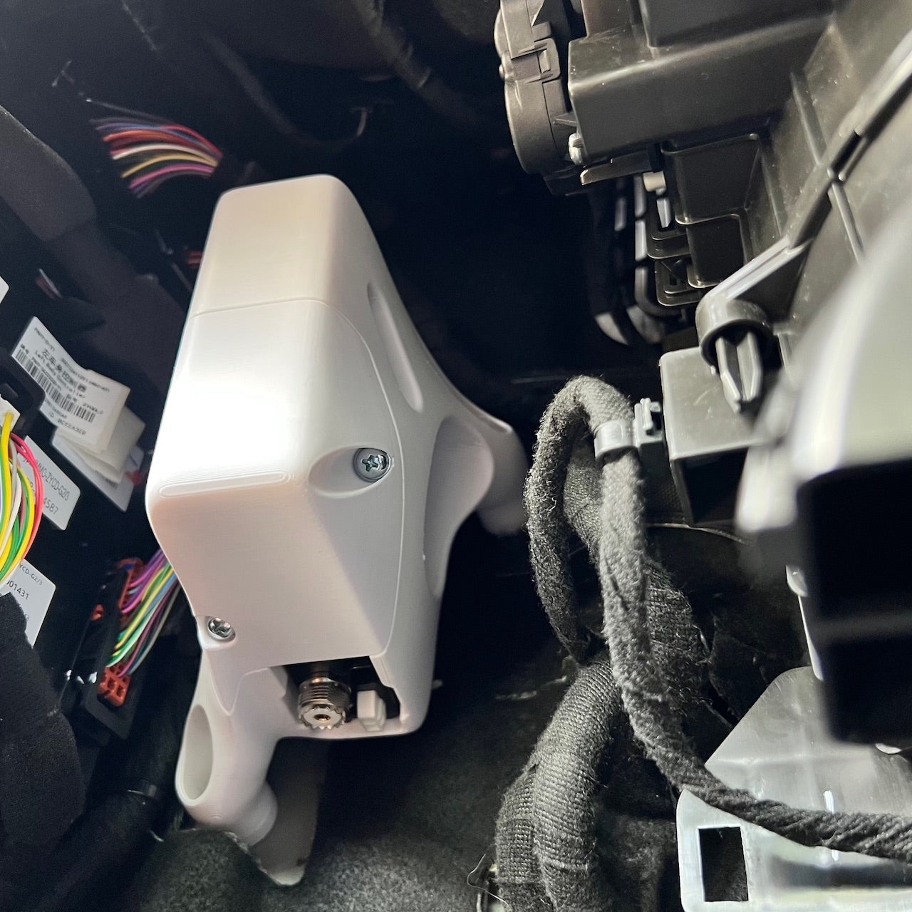 XRS 370 UHF Mounting Enclosure For BYD Shark 6